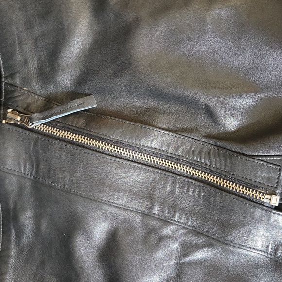 ❣️SALE MUST GO❣️LEATHER CULT MINI SKIRT - Picture 2 of 9